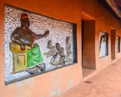 Many events are mentioned by the Fon people on the bas reliefs of these palaces. Visitors can know about various customs, rituals, and myths of these 